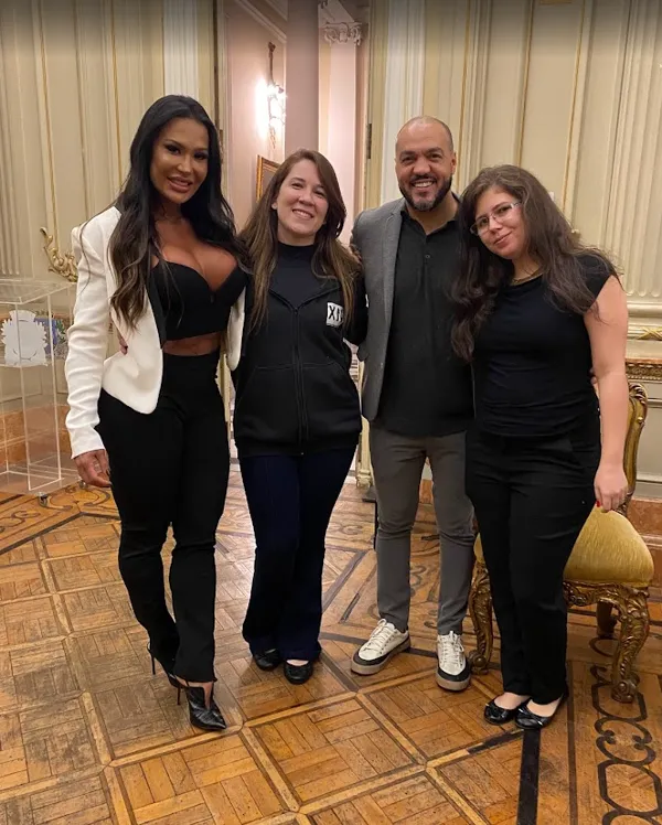 Equipo de Trix con Xande Negão, Gracyanne Barbosa y Belo en un evento